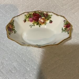 Royal Albert Old Country Roses sweet dish
